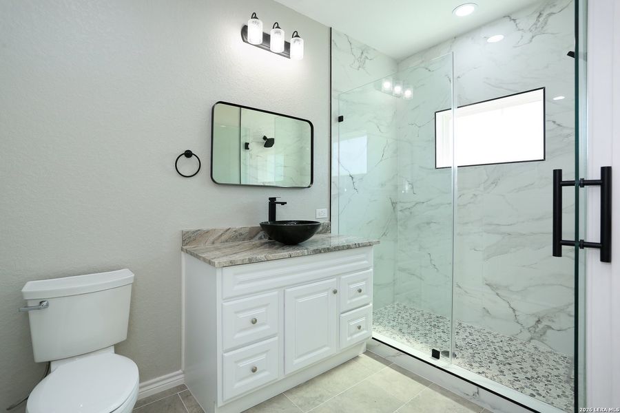 Furnished interior view inside a new home in , Canyon Lake (Image 16).