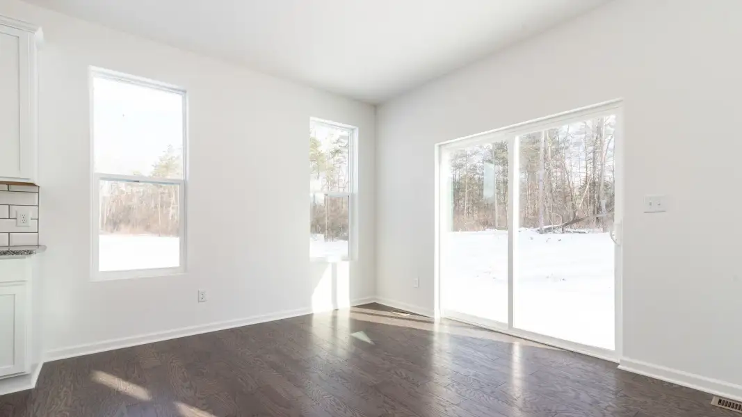 Representative unfurnished interior of a home built from the The Middleton by Norfolk Homes in Offsite Builds Southern Michigan, Ann Arbor (Image 78).