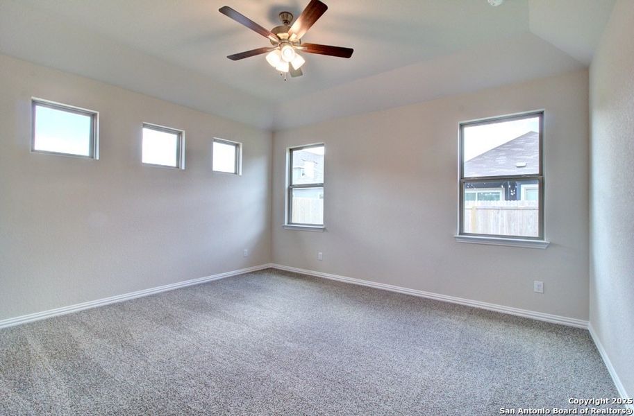 Spacious, unfurnished interior of a new home in Casinas at Gruene, New Braunfels (Image 22).