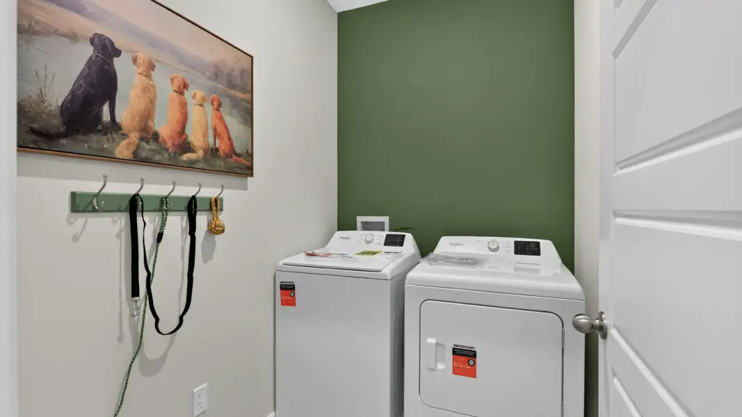 Representative interior finishes for a home built from the Emerson by D.R. Horton in Broward Key, Jacksonville (Image 22).