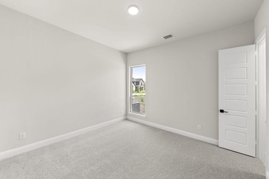 Representative unfurnished interior of a home built from the Stirling by Windsor Homes in Estates at Rockhill, Frisco (Image 17).