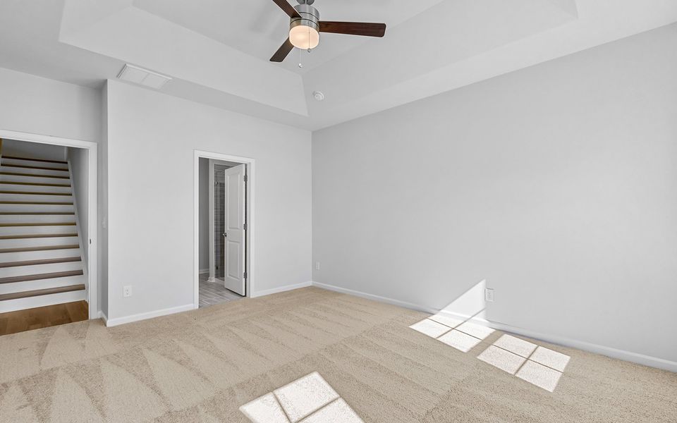 Spacious, unfurnished interior of a new home in Fieldstone, Lexington (Image 22).
