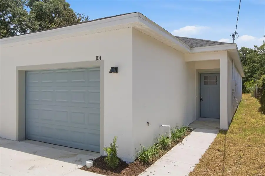 Exterior details and patio area of a home in , Eustis (Image 4).