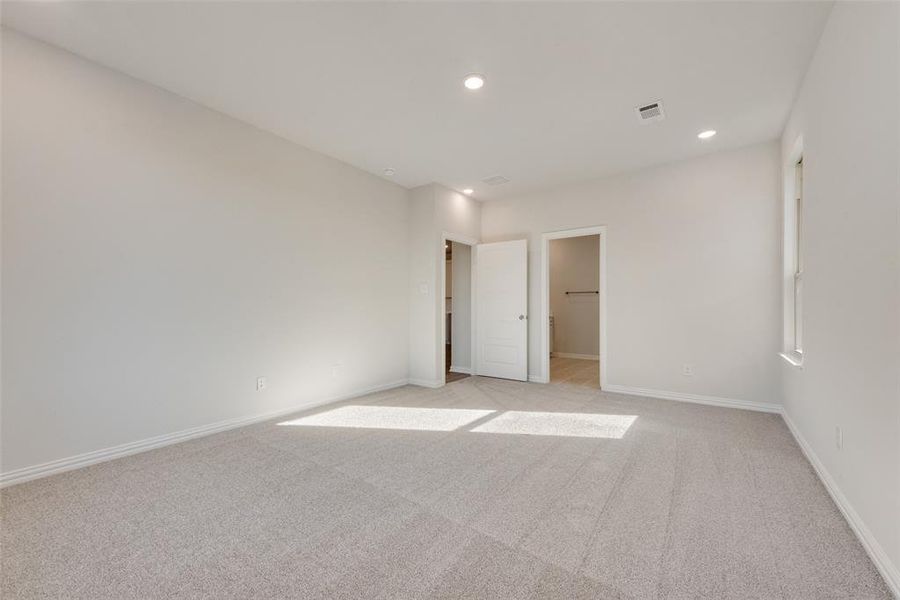 Spacious, unfurnished interior of a new home in Villages of Hurricane Creek, Anna (Image 20).