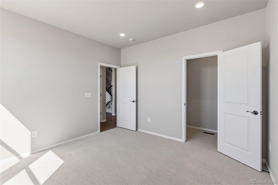 Spacious, unfurnished interior of a new home in , Aurora (Image 20).