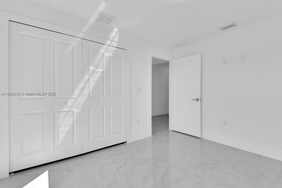 Spacious, unfurnished interior of a new home in , Lehigh Acres (Image 17).