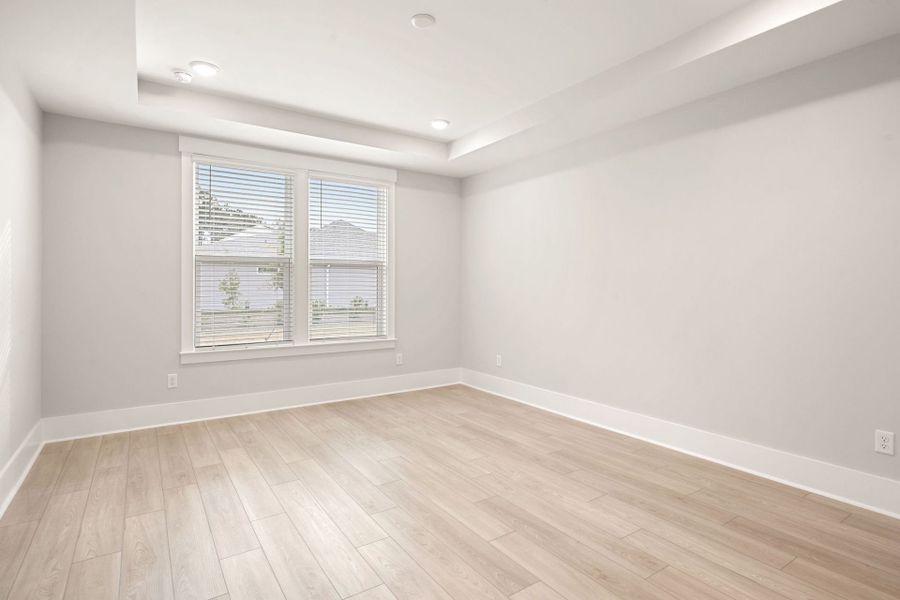 Spacious, unfurnished interior of a new home in Del Webb Savannah at Heartwood, Richmond Hill (Image 18).