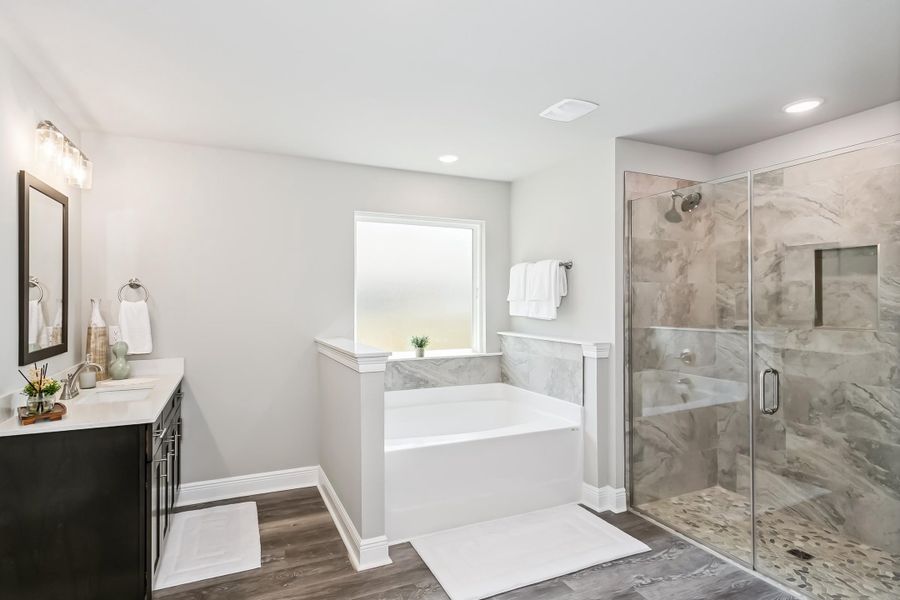 Furnished interior view inside a new home in Buckeyes Landing, Navarre (Image 17).