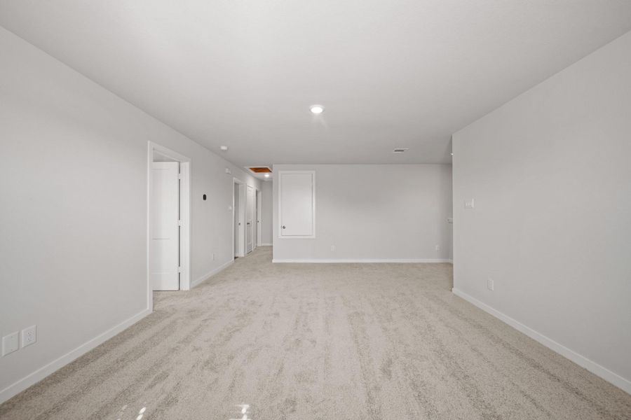 Spacious, unfurnished interior of a new home in Russell Ranch, Bay City (Image 17).