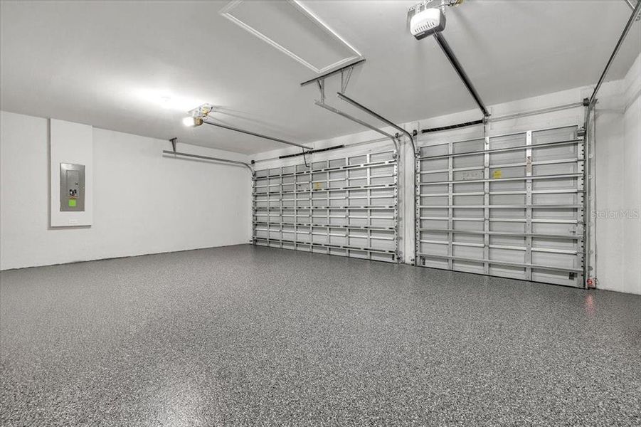 Spacious, unfurnished interior of a new home in , Cape Coral (Image 33).