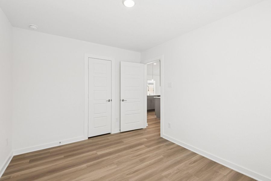 Spacious, unfurnished interior of a new home in Miller's Pond, Rosenberg (Image 25).