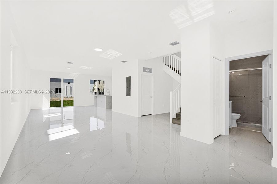 Spacious, unfurnished interior of a new home in , Miami (Image 42).