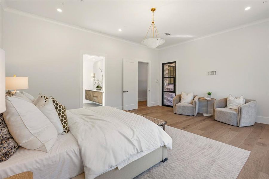 Furnished interior view inside a new home in , Dallas (Image 14).