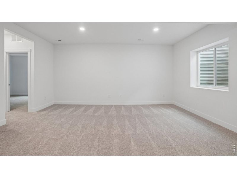 Spacious, unfurnished interior of a new home in Granary, Johnstown (Image 15).