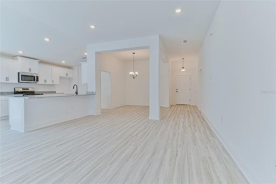 Spacious, unfurnished interior of a new home in Briarwood, Alachua (Image 16).