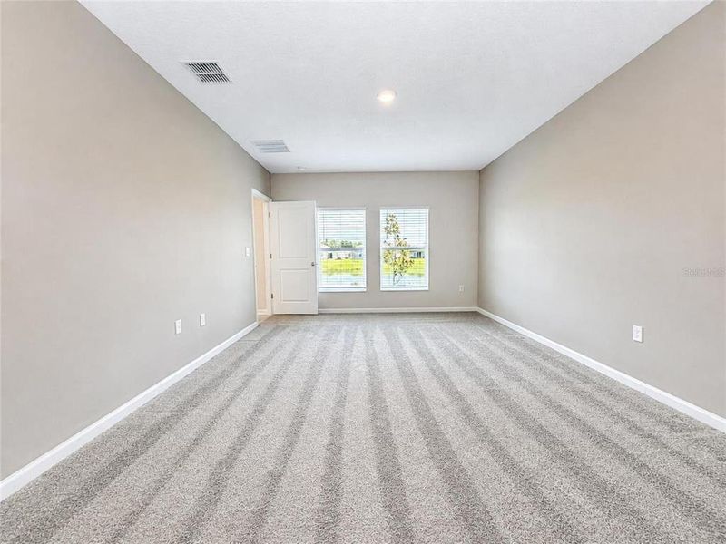 Spacious, unfurnished interior of a new home in , Kissimmee (Image 11).