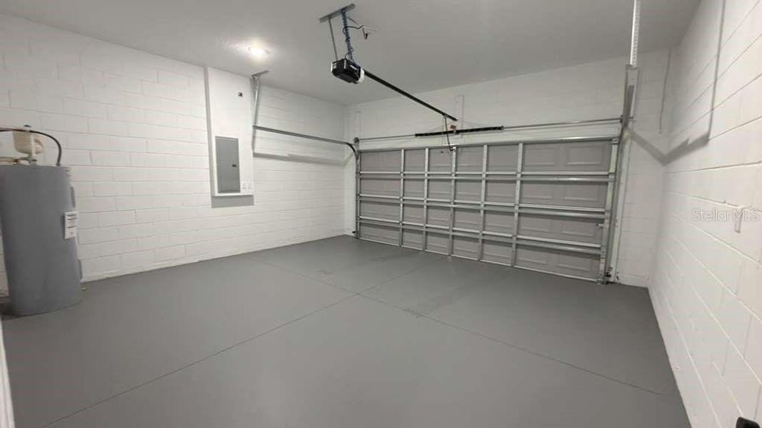 Spacious, unfurnished interior of a new home in , Citrus Springs (Image 53).