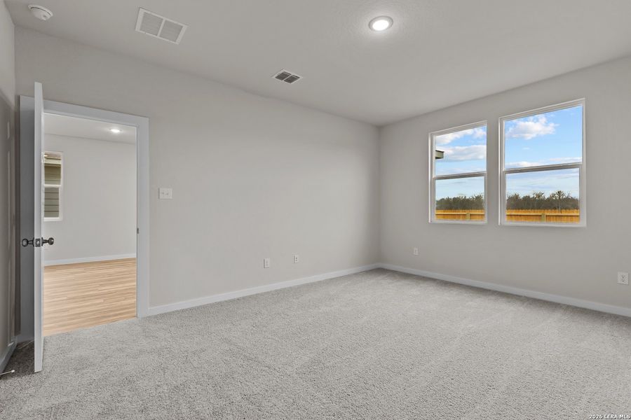 Spacious, unfurnished interior of a new home in Park Place, New Braunfels (Image 13).