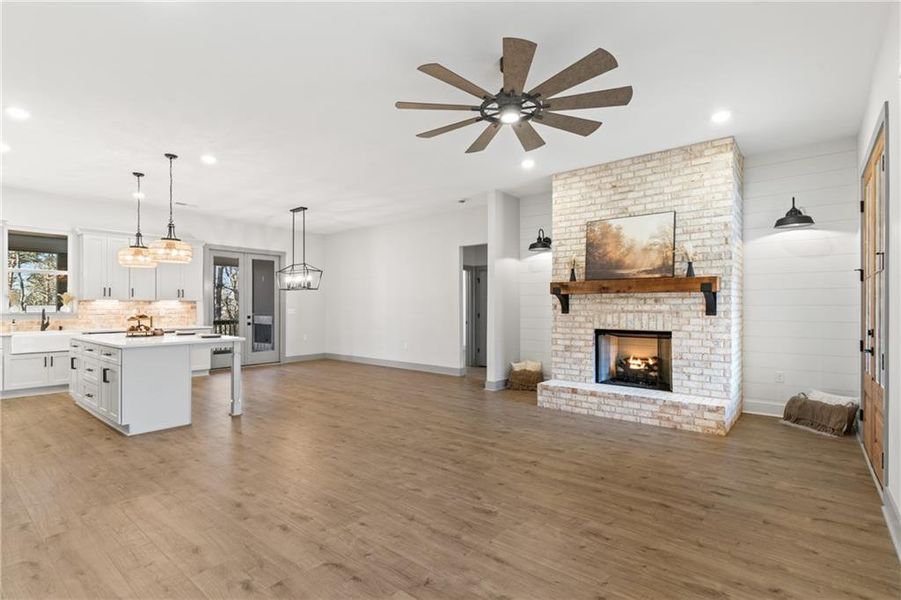 Furnished interior view inside a new home in , Jasper (Image 5).