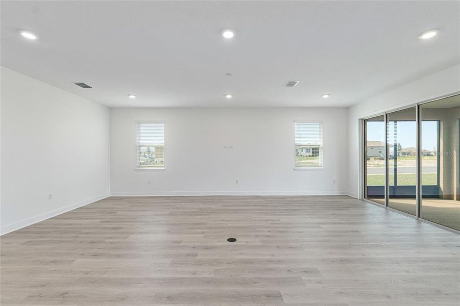 Spacious, unfurnished interior of a new home in , Ocala (Image 38).