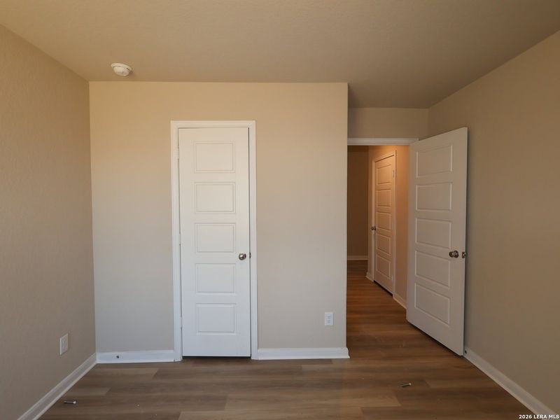 Spacious, unfurnished interior of a new home in Jordan's Ranch, San Antonio (Image 25).