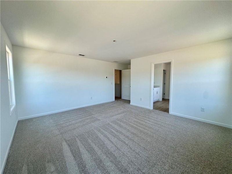 Spacious, unfurnished interior of a new home in Eastlyn Crossing, Flowery Branch (Image 22).