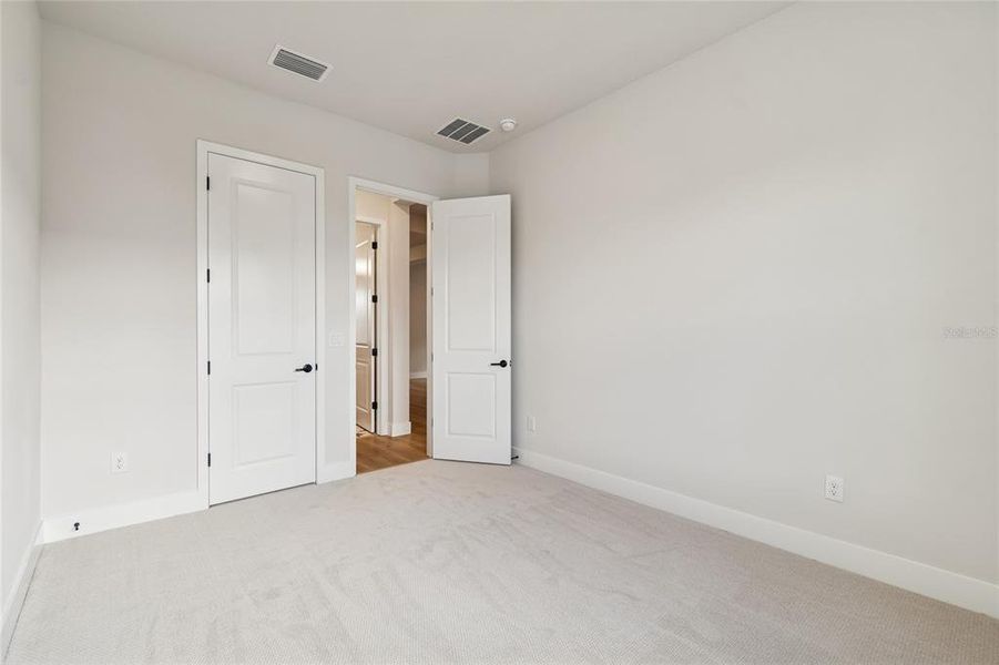 Spacious, unfurnished interior of a new home in Chapel Crossings, Wesley Chapel (Image 18).