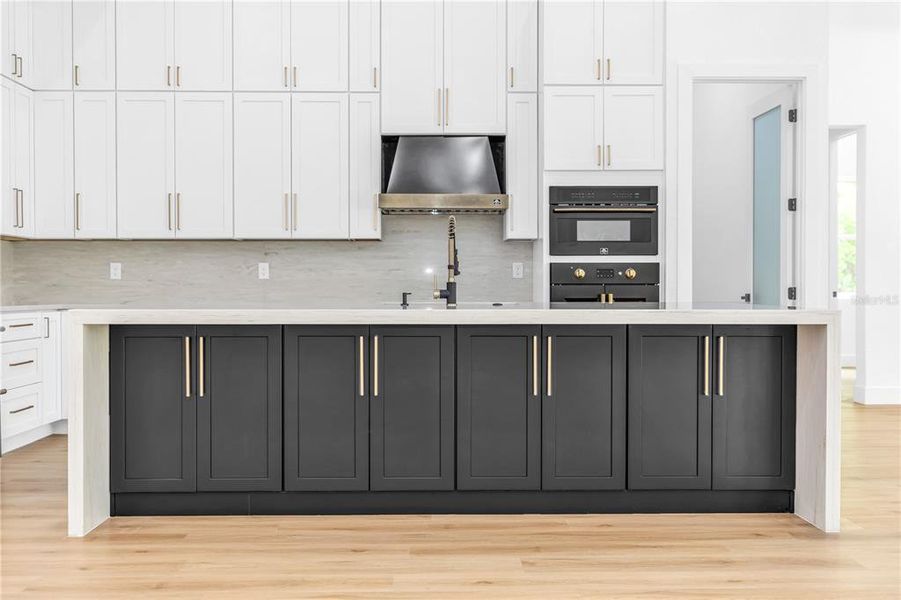 Furnished interior view inside a new home in , Orlando (Image 10).