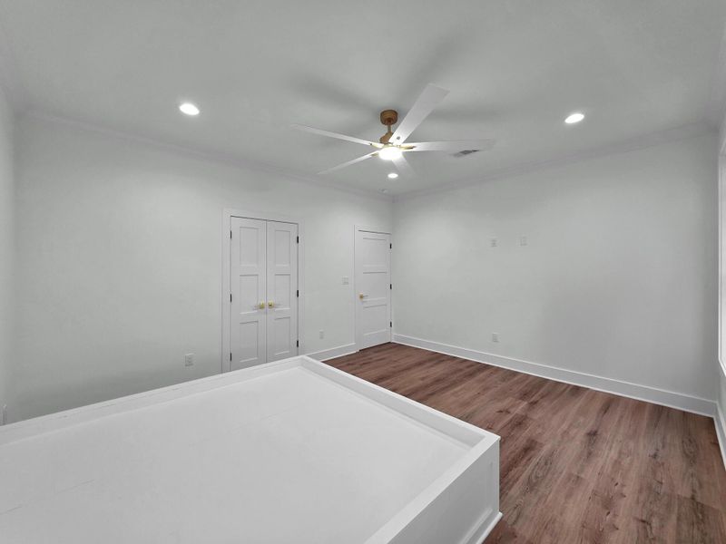 Spacious, unfurnished interior of a new home in , Bolivar Peninsula (Image 14).