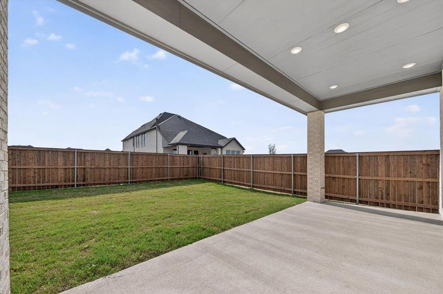 Exterior details and patio area of a home in Cambridge Crossing, Celina (Image 3).