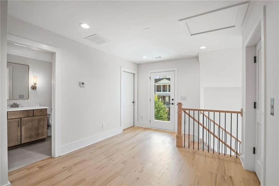 Spacious, unfurnished interior of a new home in , Alpharetta (Image 28).