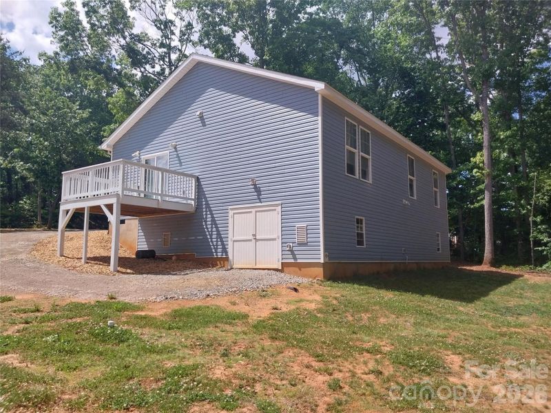 Exterior details and patio area of a home in , Maiden (Image 19).