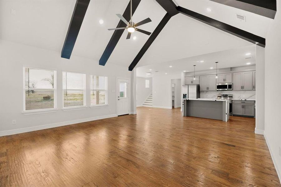 Spacious, unfurnished interior of a new home in , Sulphur Springs (Image 24).