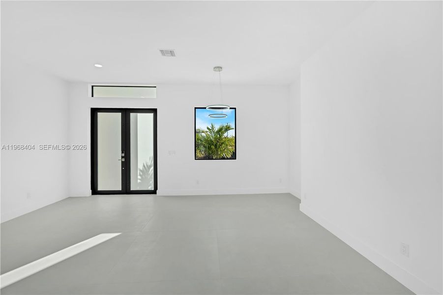 Spacious, unfurnished interior of a new home in , Port Charlotte (Image 19).