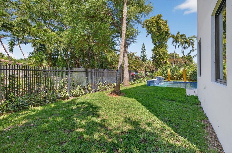 Exterior details and patio area of a home in , Biscayne Park (Image 31).