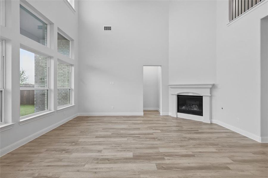Spacious, unfurnished interior of a new home in Ridge Crossing, Waxahachie (Image 22).
