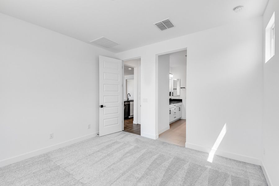 Spacious, unfurnished interior of a new home in Estrella, Goodyear (Image 34).