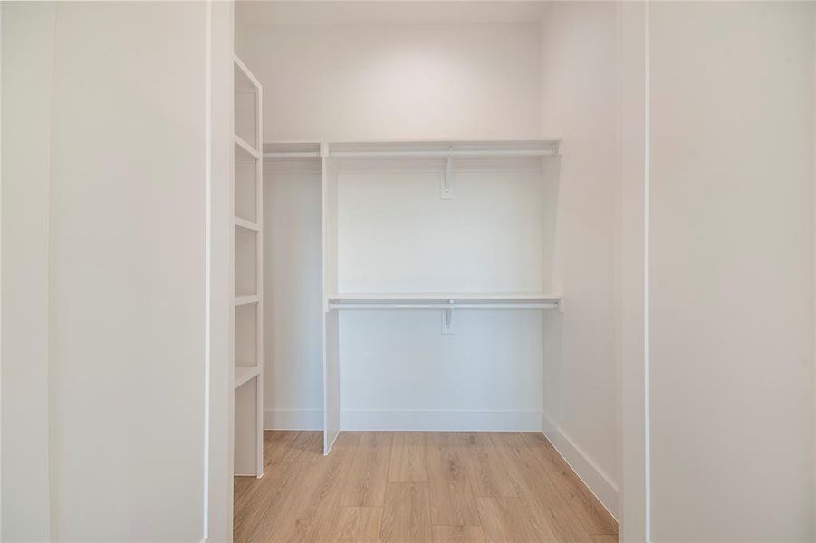 Spacious, unfurnished interior of a new home in , Dallas (Image 24).