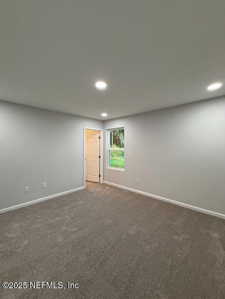 Spacious, unfurnished interior of a new home in , Jacksonville (Image 9).