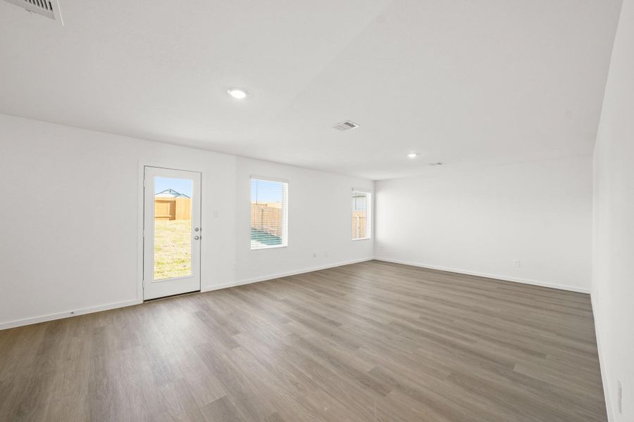 Spacious, unfurnished interior of a new home in Sunterra, Katy (Image 8). Spacious, unfurnished interior of a new home in Sunterra, Katy (Image 8).