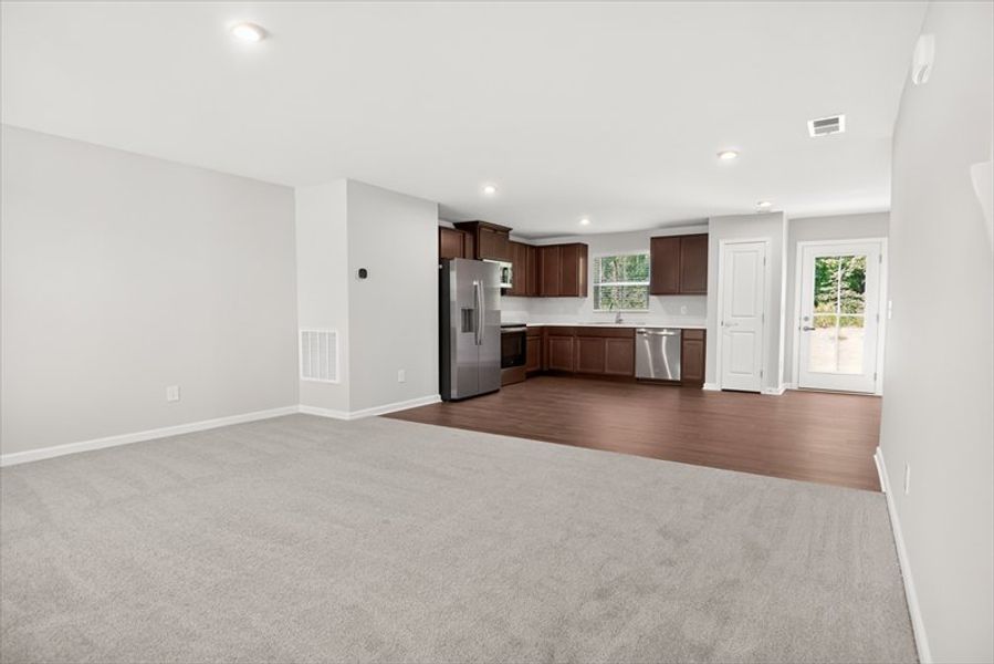 Spacious, unfurnished interior of a new home in Ellison, Spartanburg (Image 6).