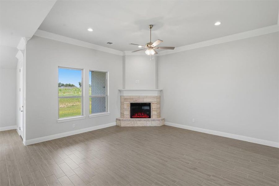 Spacious, unfurnished interior of a new home in , Tolar (Image 26).