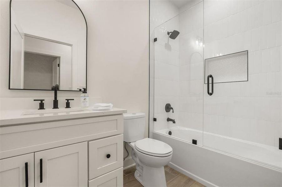 Furnished interior view inside a new home in , Mascotte (Image 16).