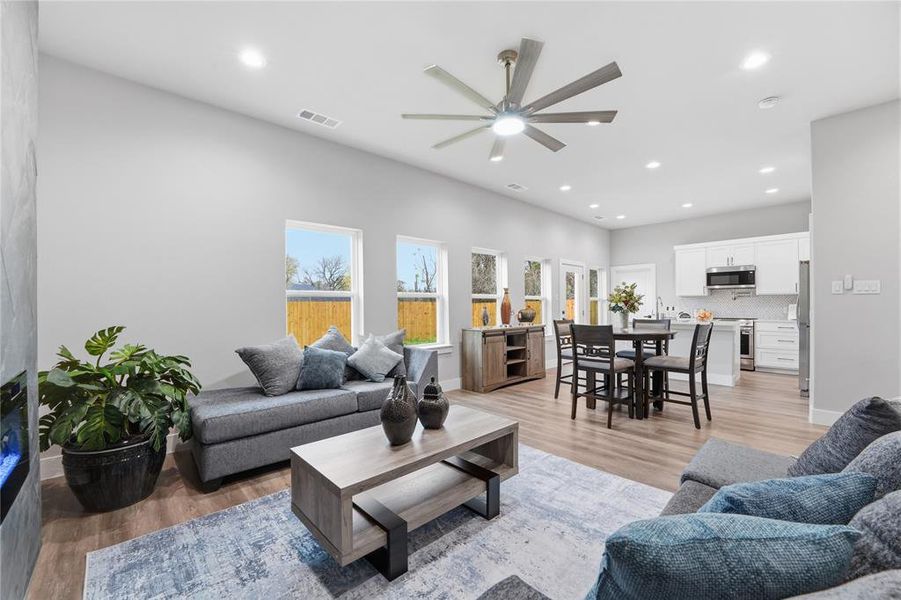 Furnished interior view inside a new home in , Waxahachie (Image 5). Furnished interior view inside a new home in , Waxahachie (Image 5).