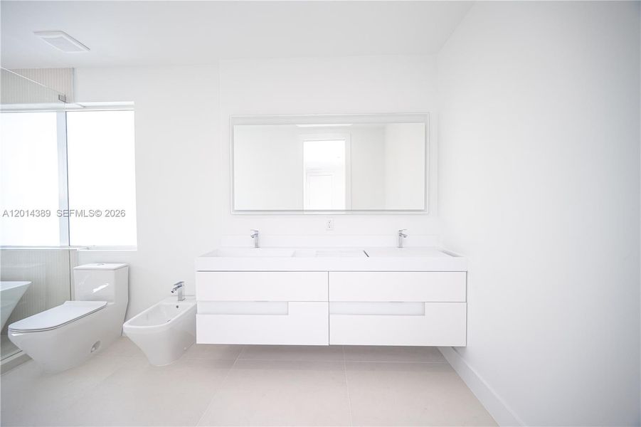 Furnished interior view inside a new home in , Doral (Image 9).