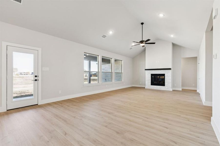 Spacious, unfurnished interior of a new home in Ellis Ranch Estates, Waxahachie (Image 28).
