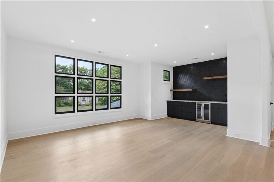 Spacious, unfurnished interior of a new home in , Sandy Springs (Image 54).