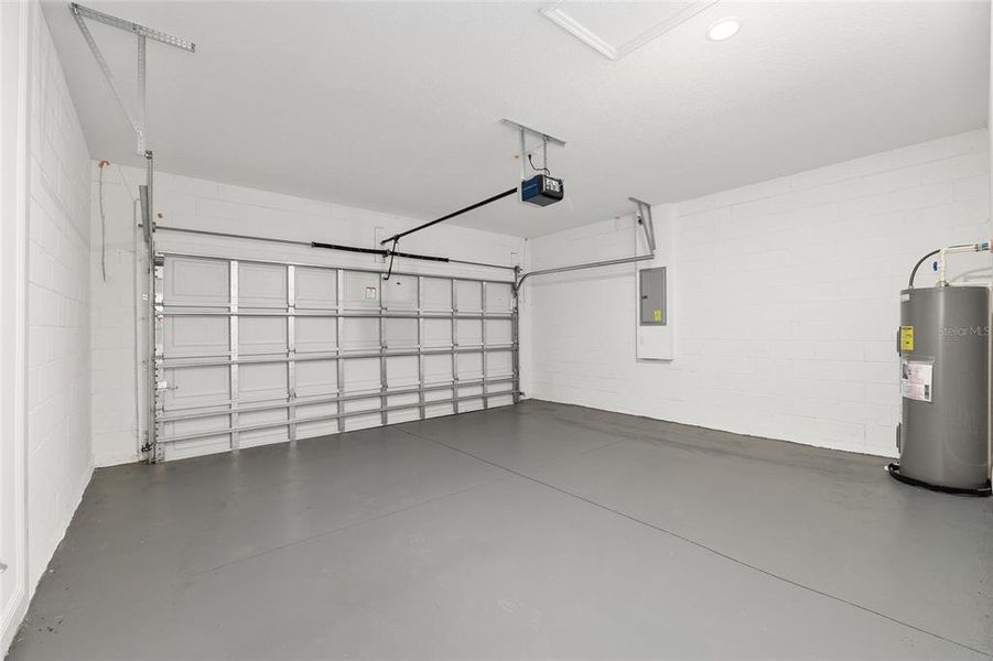 Spacious, unfurnished interior of a new home in , Citrus Springs (Image 20).