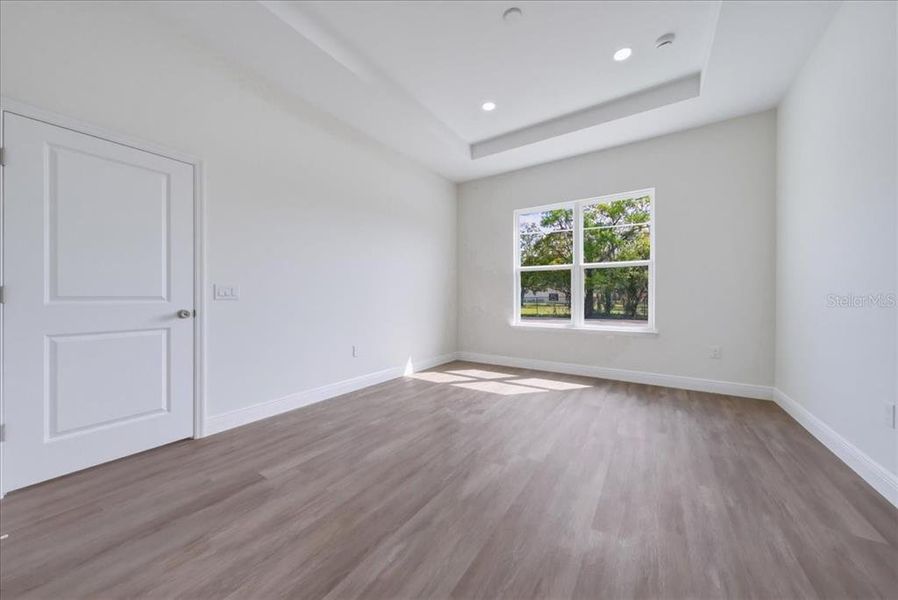 Spacious, unfurnished interior of a new home in , Orlando (Image 21).