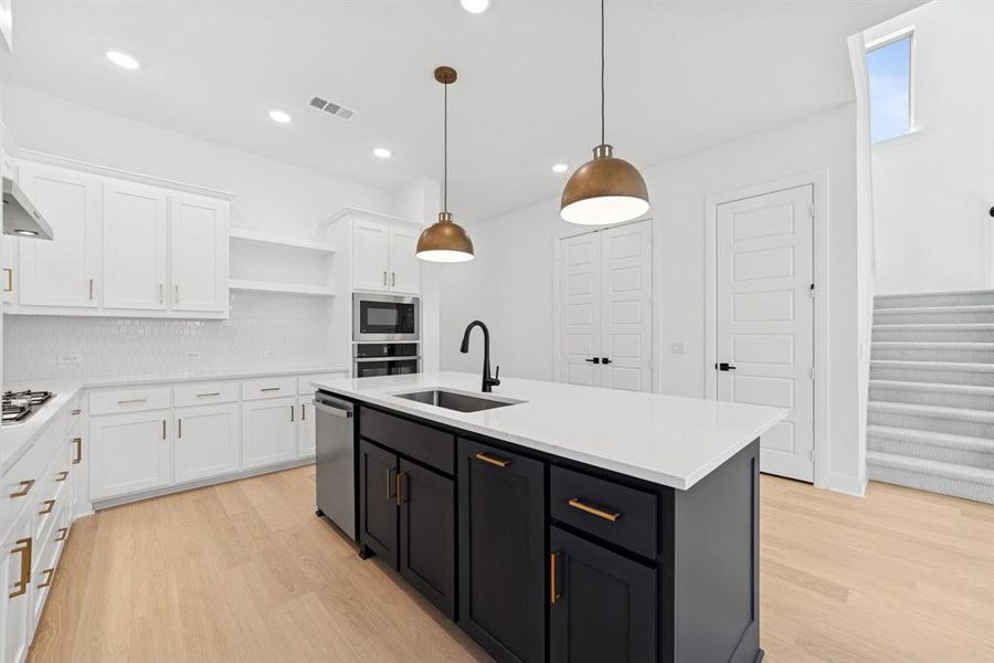 Furnished interior view inside a new home in Mantua Point Gardens, Van Alstyne (Image 15). Furnished interior view inside a new home in Mantua Point Gardens, Van Alstyne (Image 15).